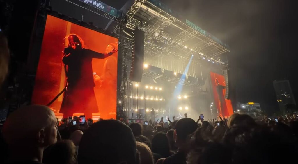 Η εμφάνιση των Korn στο Sick New World
