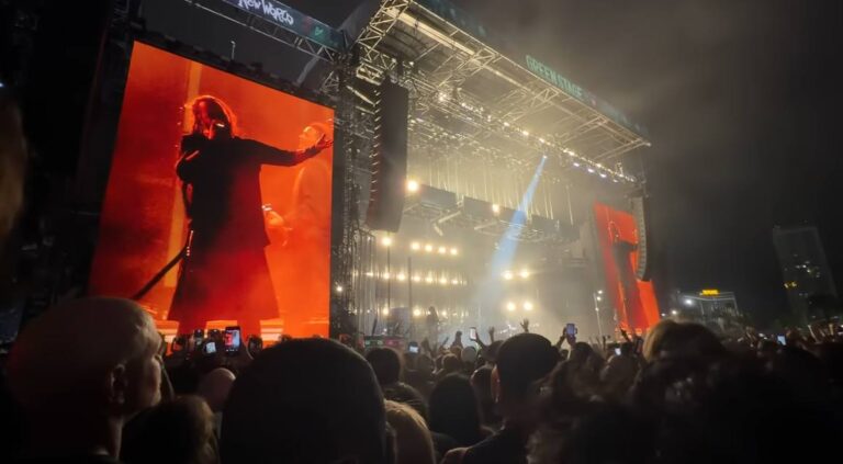 Η εμφάνιση των Korn στο Sick New World