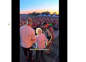 Η γιαγιά κλέβει την παράσταση στη συναυλία «Rock the Country» σπάζοντας ρεκόρ crowd surfing