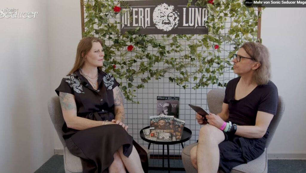 Η Floor Jansen λέει πως οι NIGHTWISH παραμένουν σε «προσωρινή αναστολή»