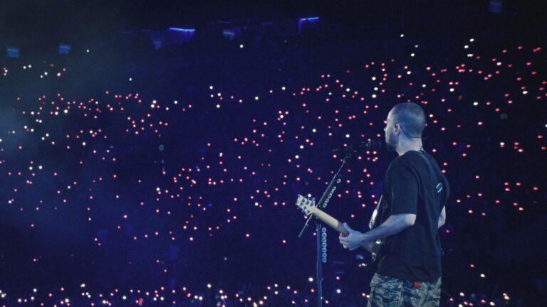Στιγμιότυπο από το live βίντεο των Linkin Park για το «Waiting For The End» στο Σάο Πάολο