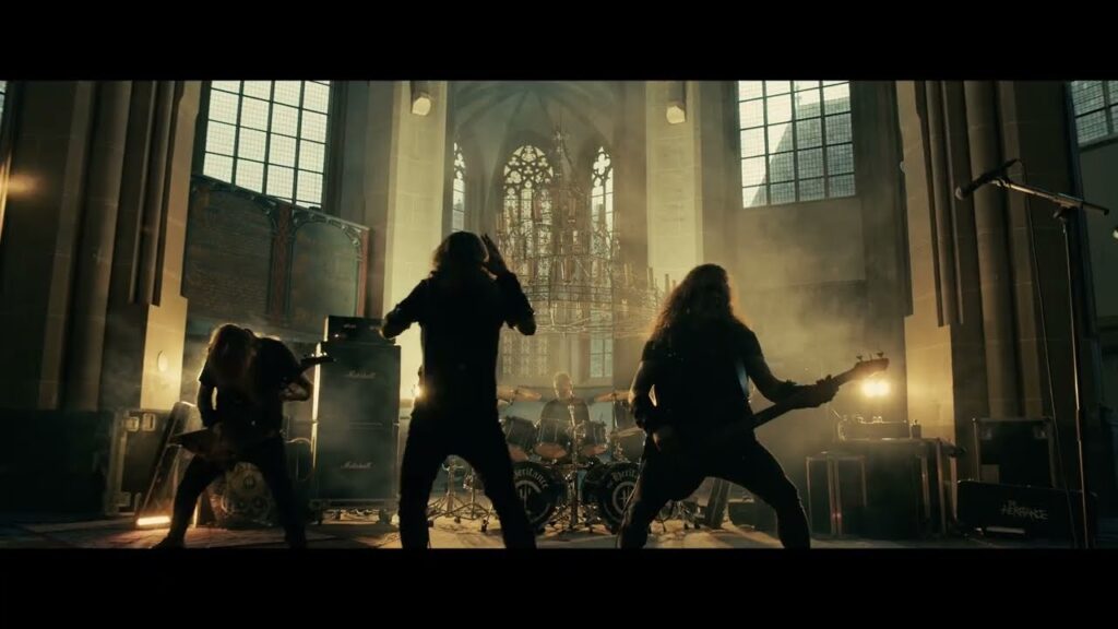 Το εξώφυλλο/video του «Fear of Collision» των The Heritance